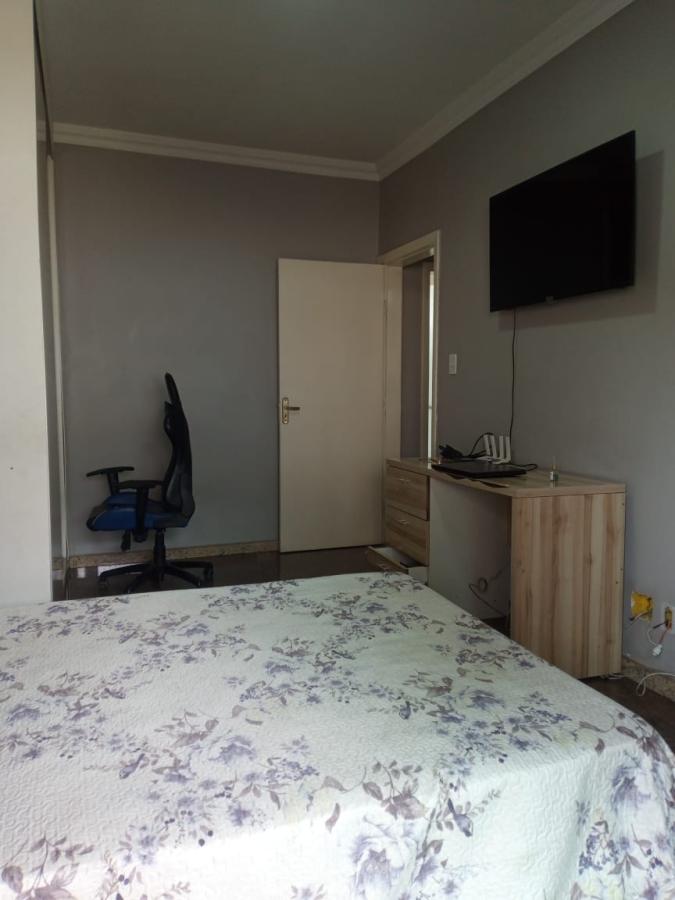 Casa à venda com 5 quartos, 240m² - Foto 1