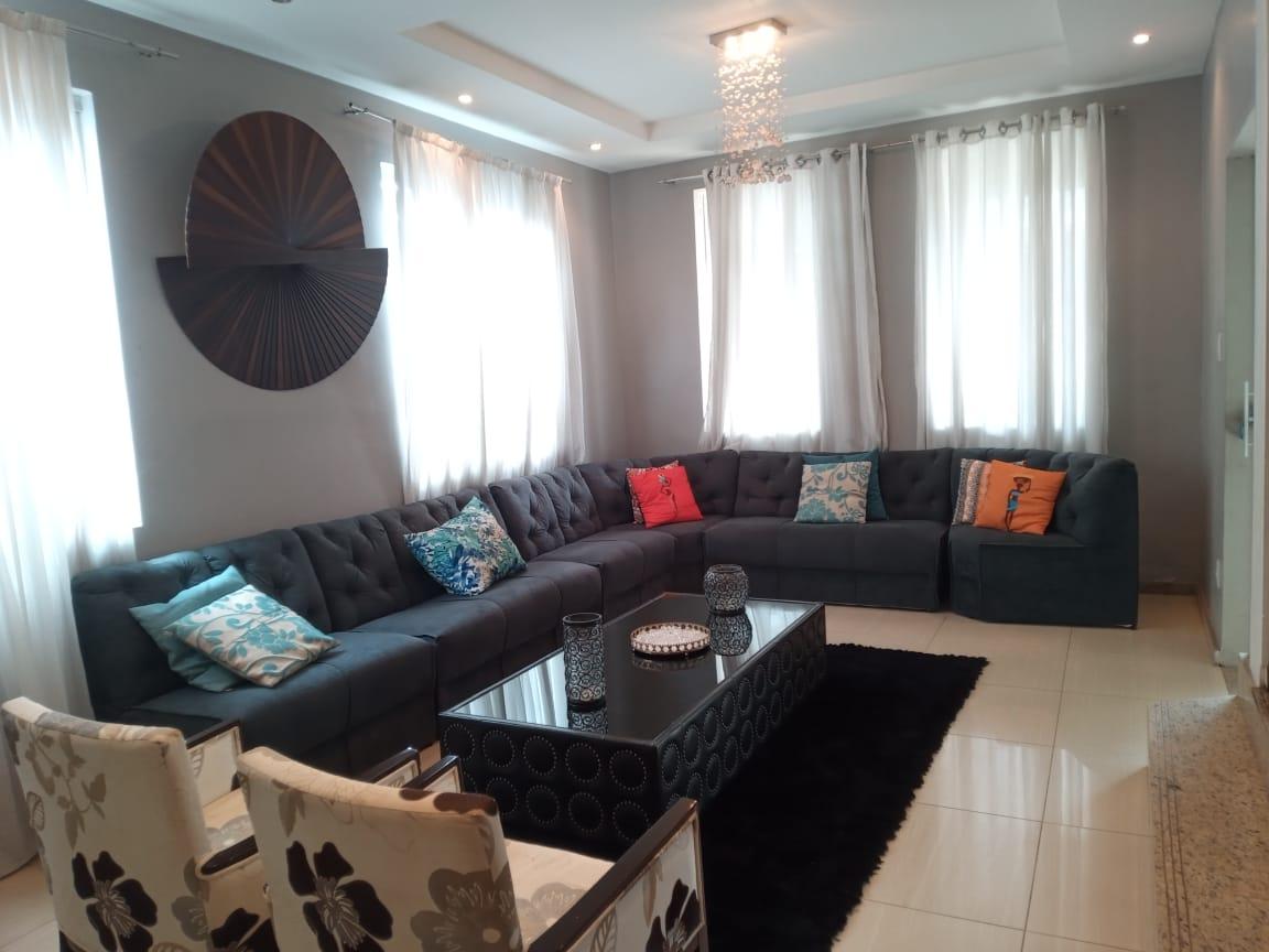 Casa à venda com 5 quartos, 240m² - Foto 17
