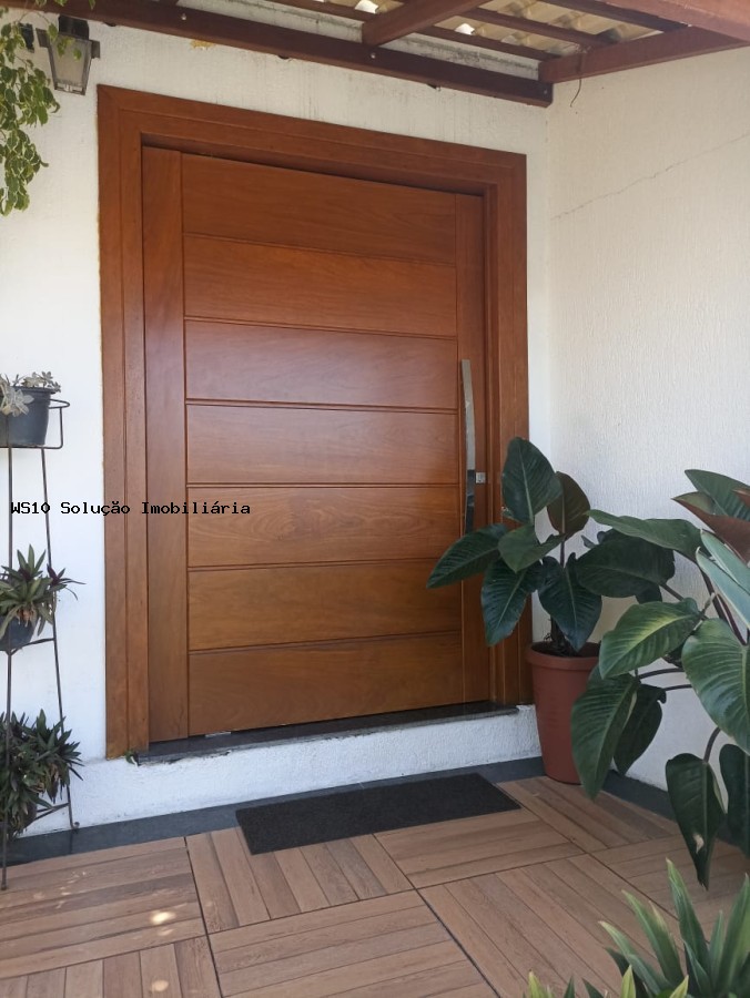 Casa à venda com 3 quartos, 360m² - Foto 1